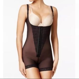 Leonisa Lace Bodysuit Shaper Short FIRM BOOTY LIFT size Medium / Small Black